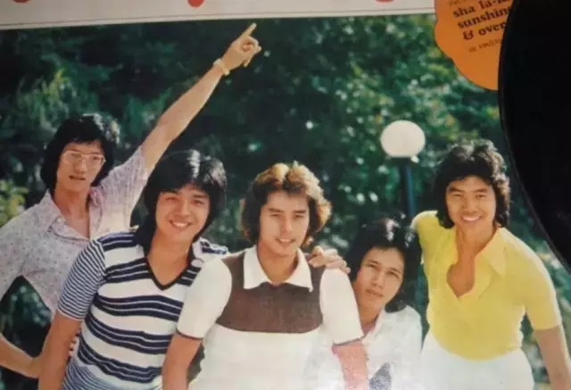 1988年为纪念温拿乐队成立十五周年,发行了纪念专辑《小岛梦,他们