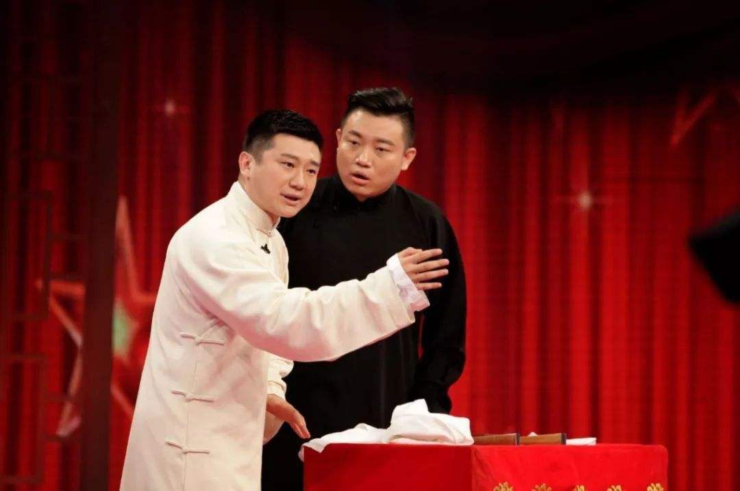 如今才明白周玉梅给了赵本山一碗饭换来了他半辈子的“报恩”