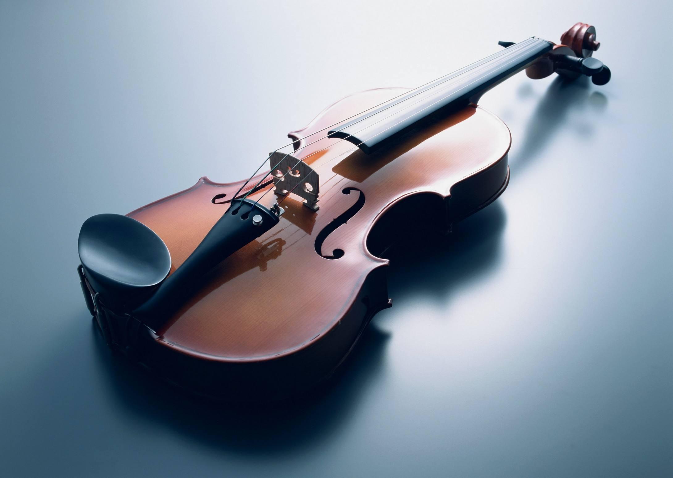 又名《吉普赛之歌》,是帕布罗·德·萨拉萨蒂所作的经典小提琴乐曲