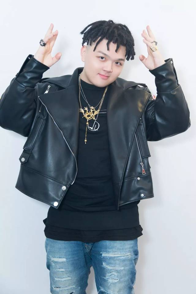 自出道以来,艾福杰尼所演唱的《说散就散》,《after journey》,《泥巴