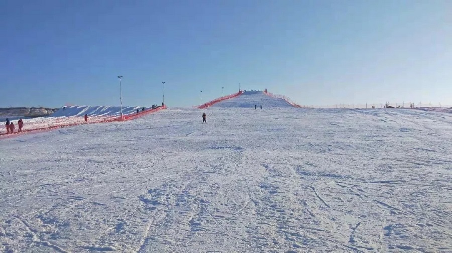 富越欢乐城滑雪场