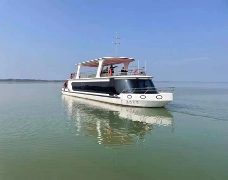 赛城湖游船