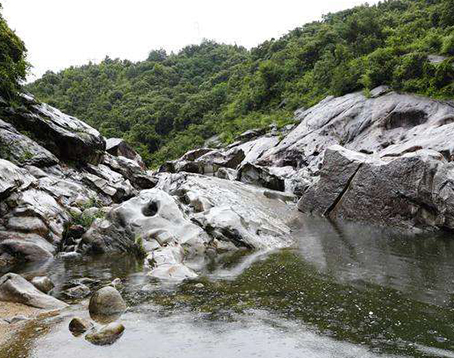 青山冰臼群
