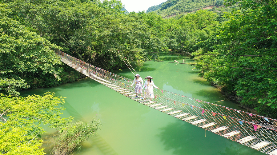 南宁富贵山洞漂