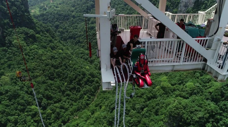 张家界大峡谷蹦极