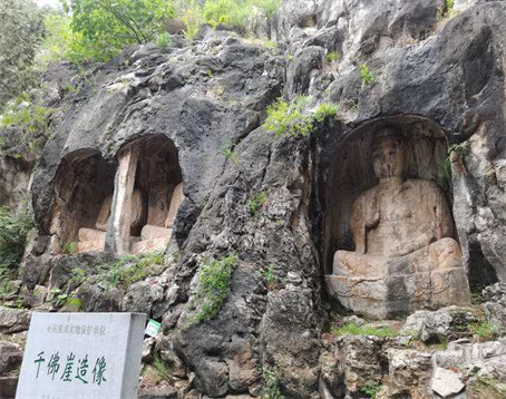 千佛崖