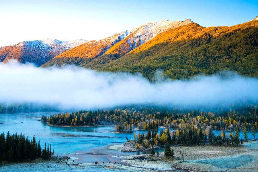 神仙湾,是喀纳斯湖在山涧低缓处形成的一处浅滩,位于新疆阿勒泰地区