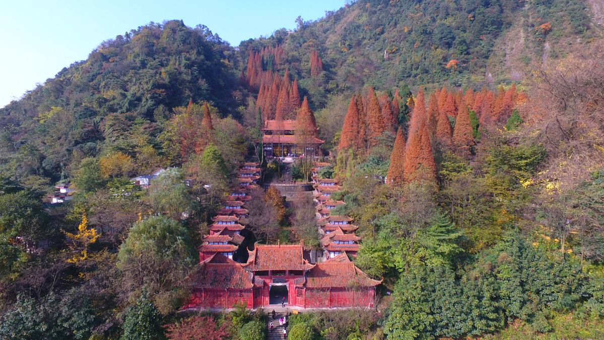 灵岩寺,位于都江堰市区北5公里幸福镇灵岩山七星岩下,称灵岩圣灯,旧