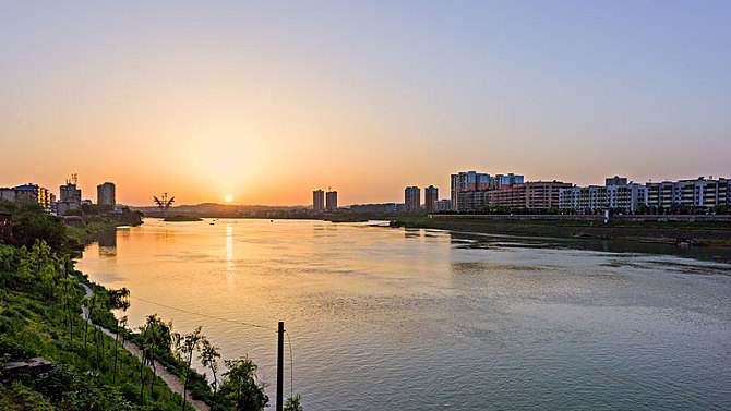 漓水同源,以"清"著名,有着"小三峡"之称,有山有水,水质清澈,风景宜人