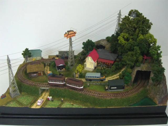 动漫｜高龄模型师制作《魔女宅急便》铁道场景模型 火车还可以行驶在上面！