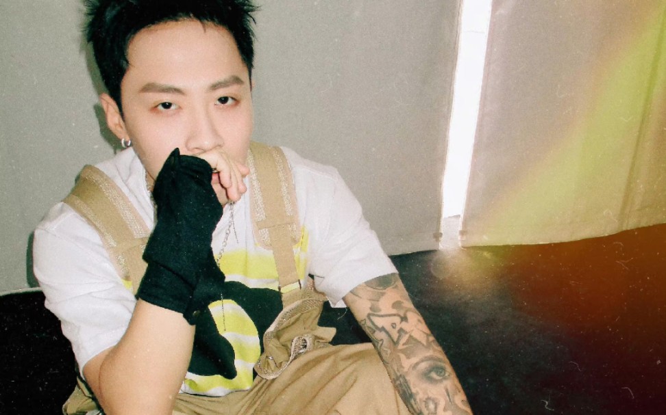 ice杨长青,年轻一代最具代表性的说唱歌手之一,他的音乐不仅仅是歌词