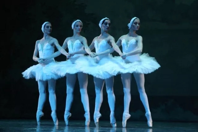 2022上海芭蕾舞团·经典芭蕾舞剧《天鹅湖》-佛山站