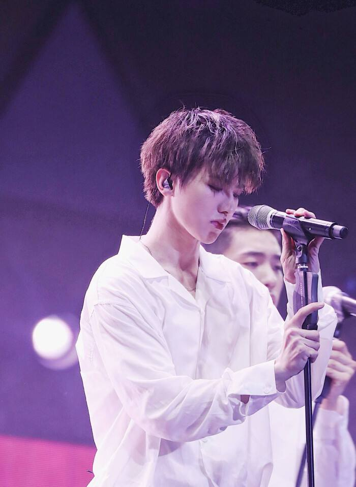 2019蔡徐坤澳门群星演唱会