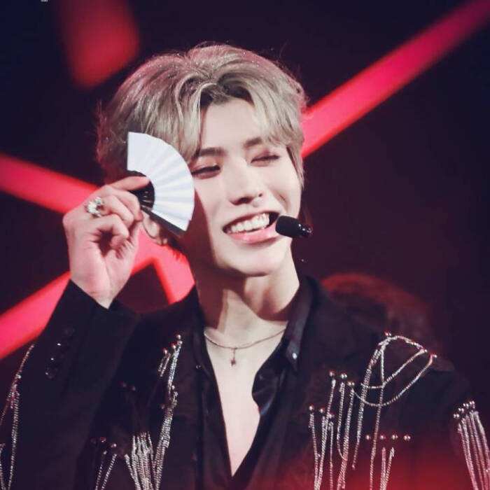 2019蔡徐坤澳门群星演唱会